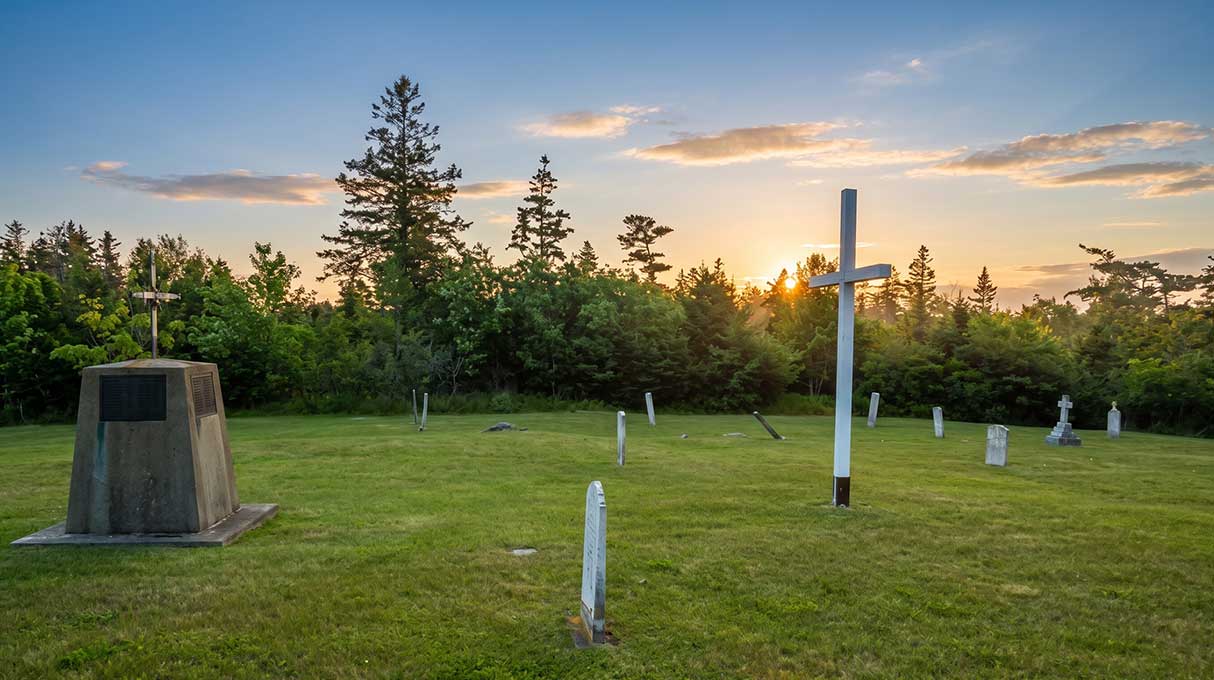 Le vieux cimetière acadien, Église Saint-Pierre 4