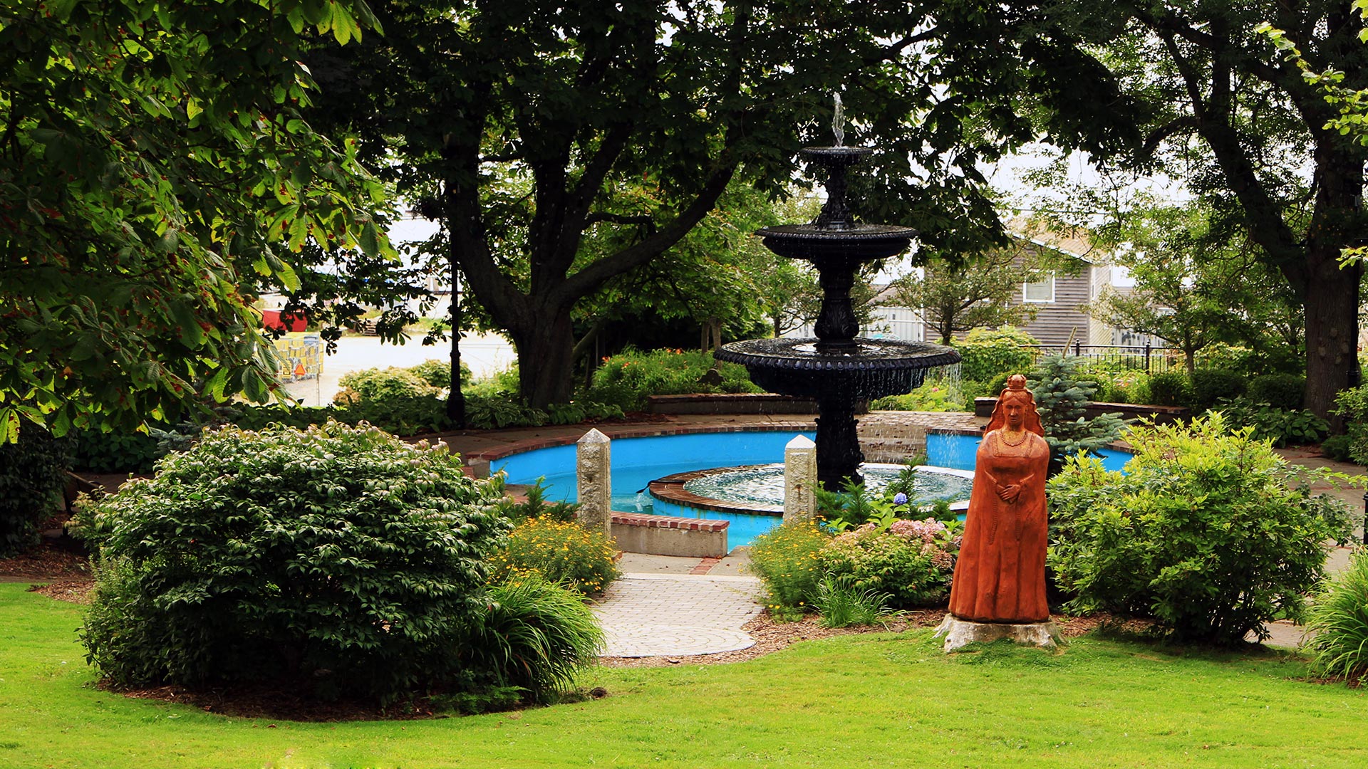 A water fountain and statue in a park