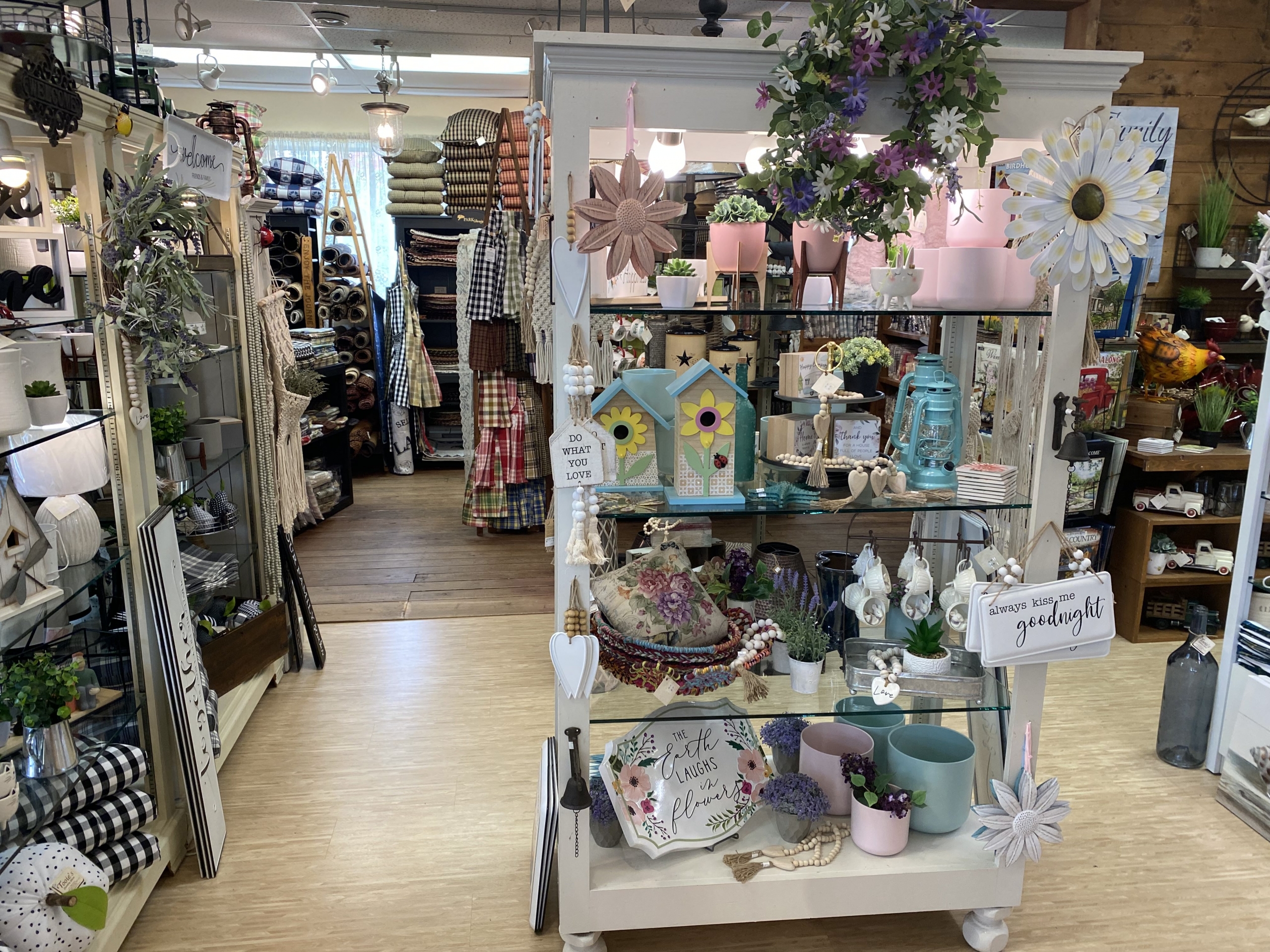 Tooie’s Country Store 3