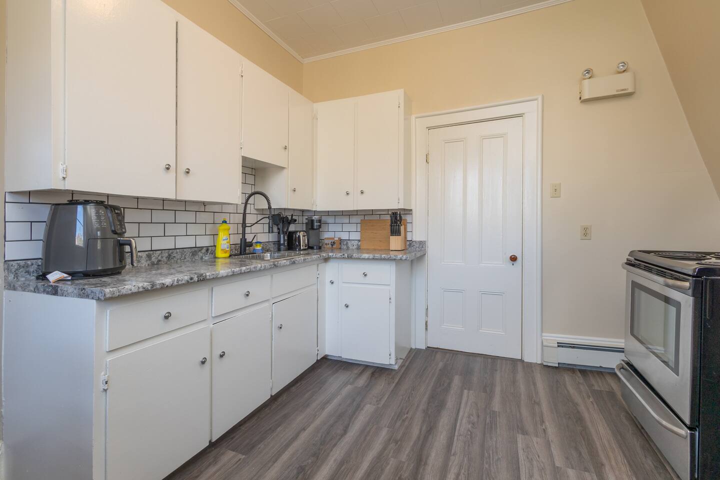 Historic Downtown Yarmouth Apartment Yarmouth & Acadian Shores